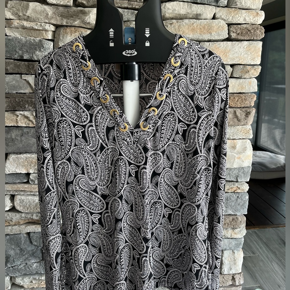 EUC Michael Kors Black and White long sleeve top